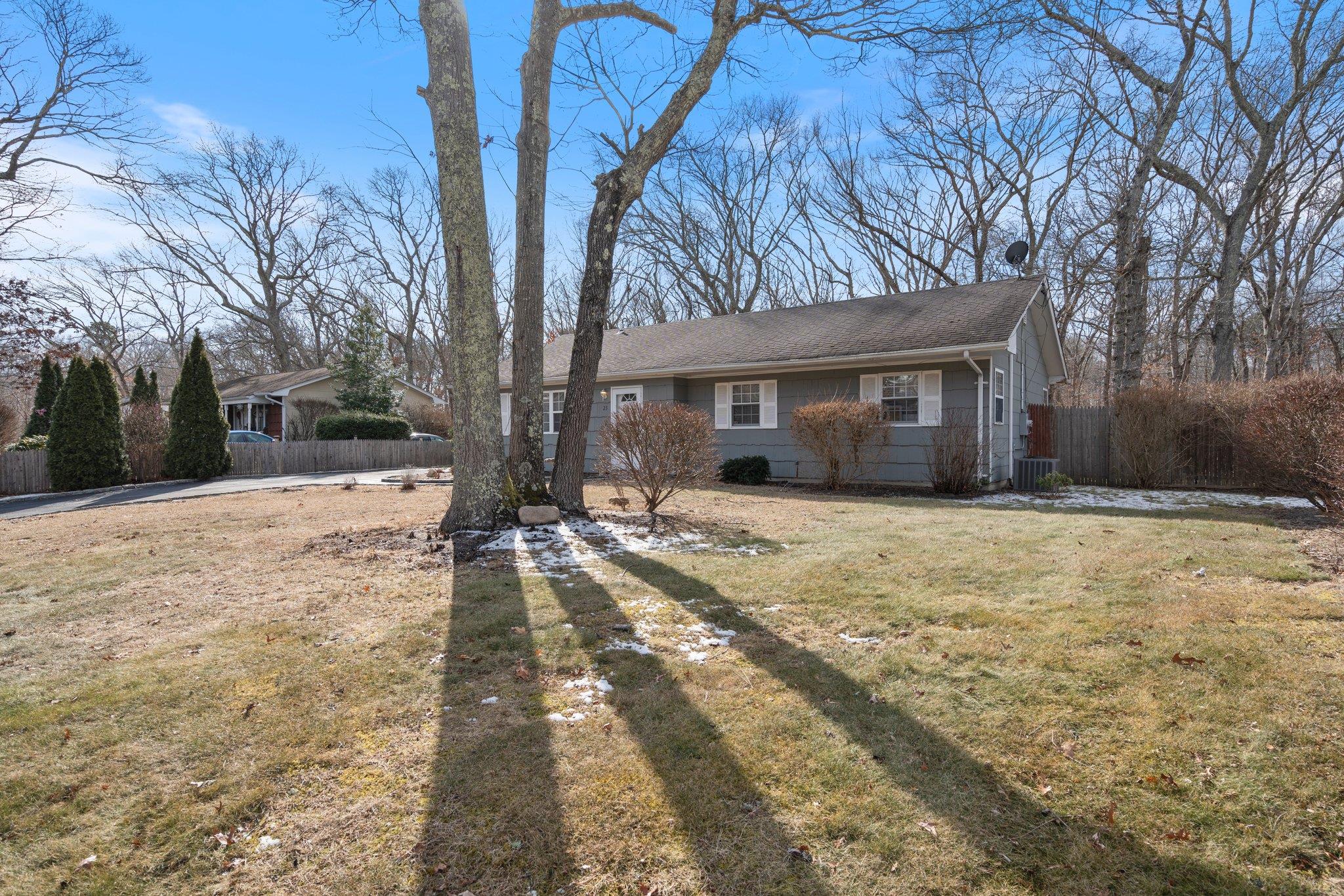 23 Oakland Drive, Riverhead, New York image 4