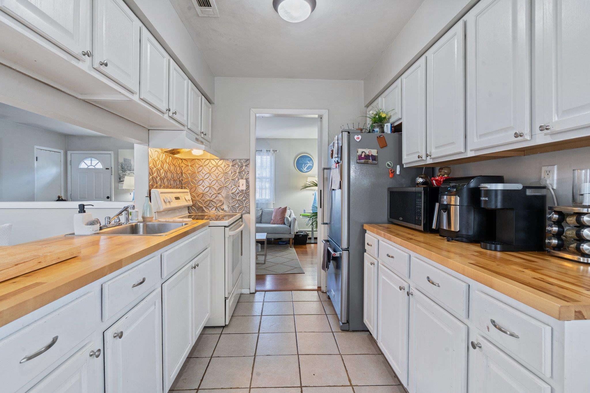 23 Oakland Drive, Riverhead, New York image 11