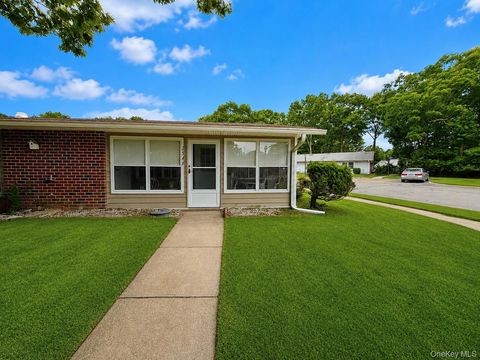 Condo For Sale - 258 Newcastle Court #F<br/> Suffolk County, Ridge, NY 11961