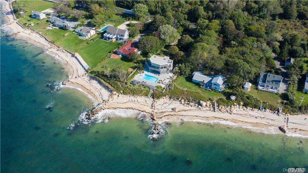 Route 48, Greenport, Hamptons, NY - 6 Bedrooms  
6 Bathrooms - 