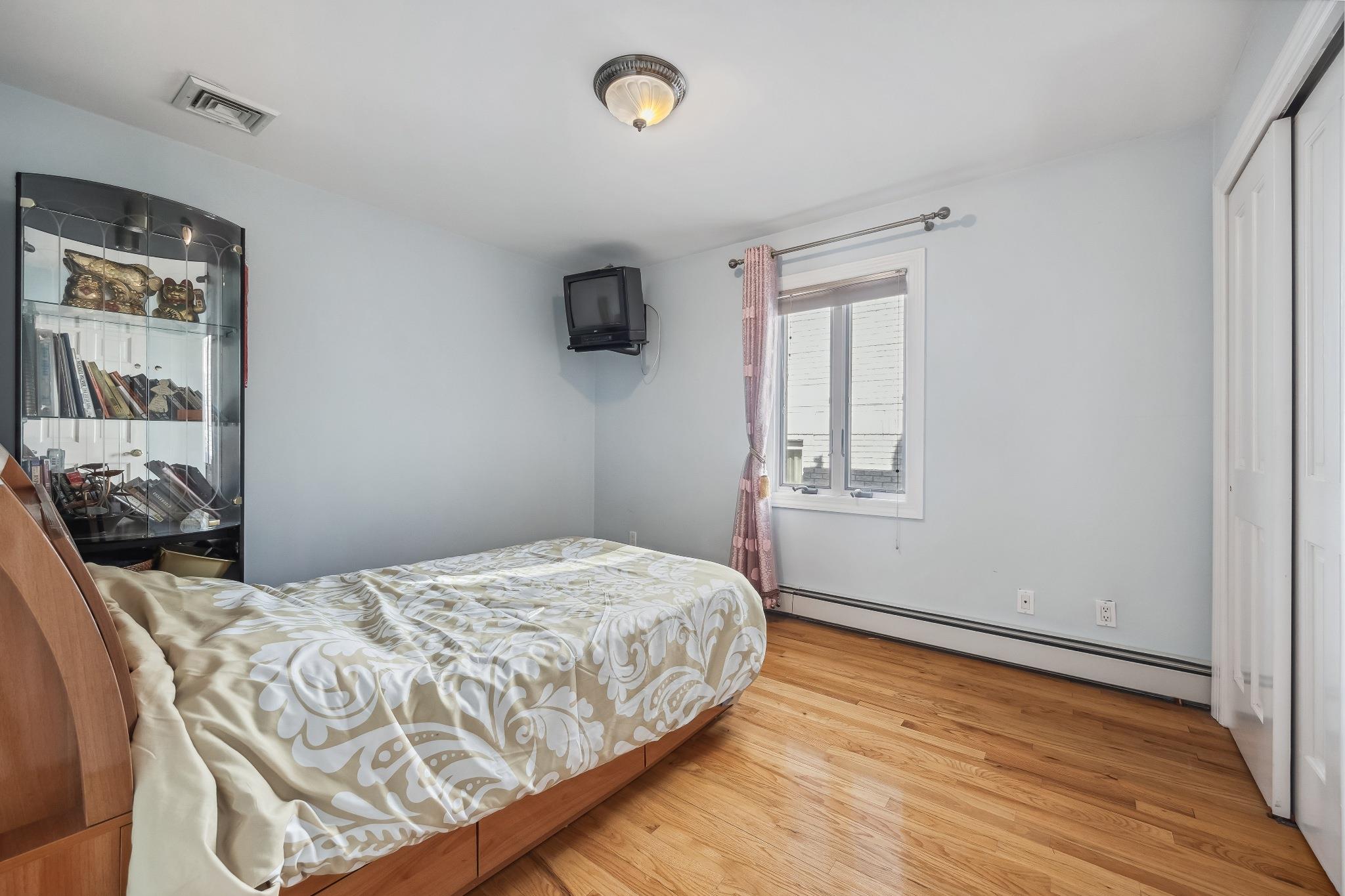 154-60 Riverside Drive, Whitestone, New York image 25