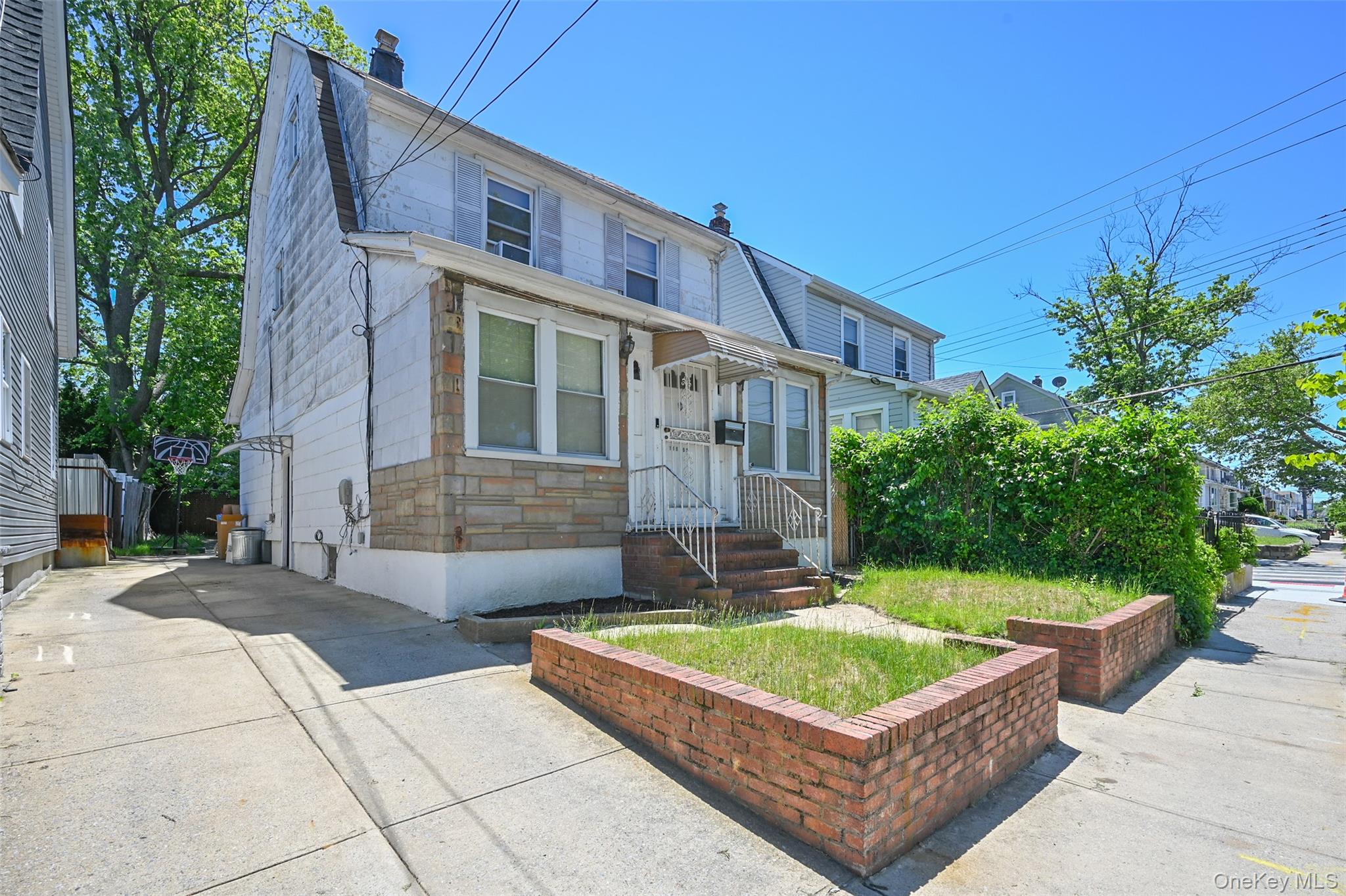 18806 Mangin Avenue - Photo 2