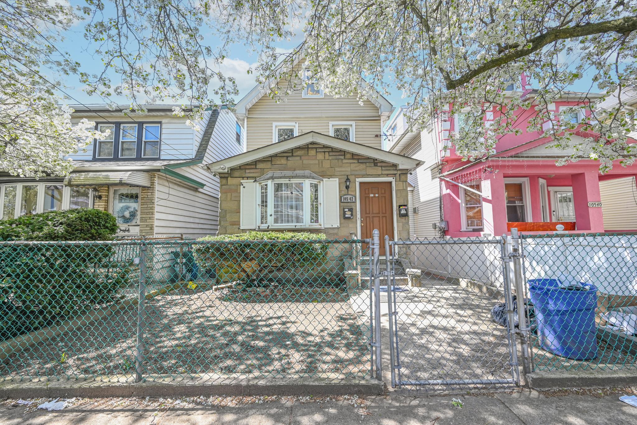 Property for Sale at Remington Street, Jamaica, Queens, NY - Bedrooms: 5 
Bathrooms: 3 
Rooms: 12  - $849,000
