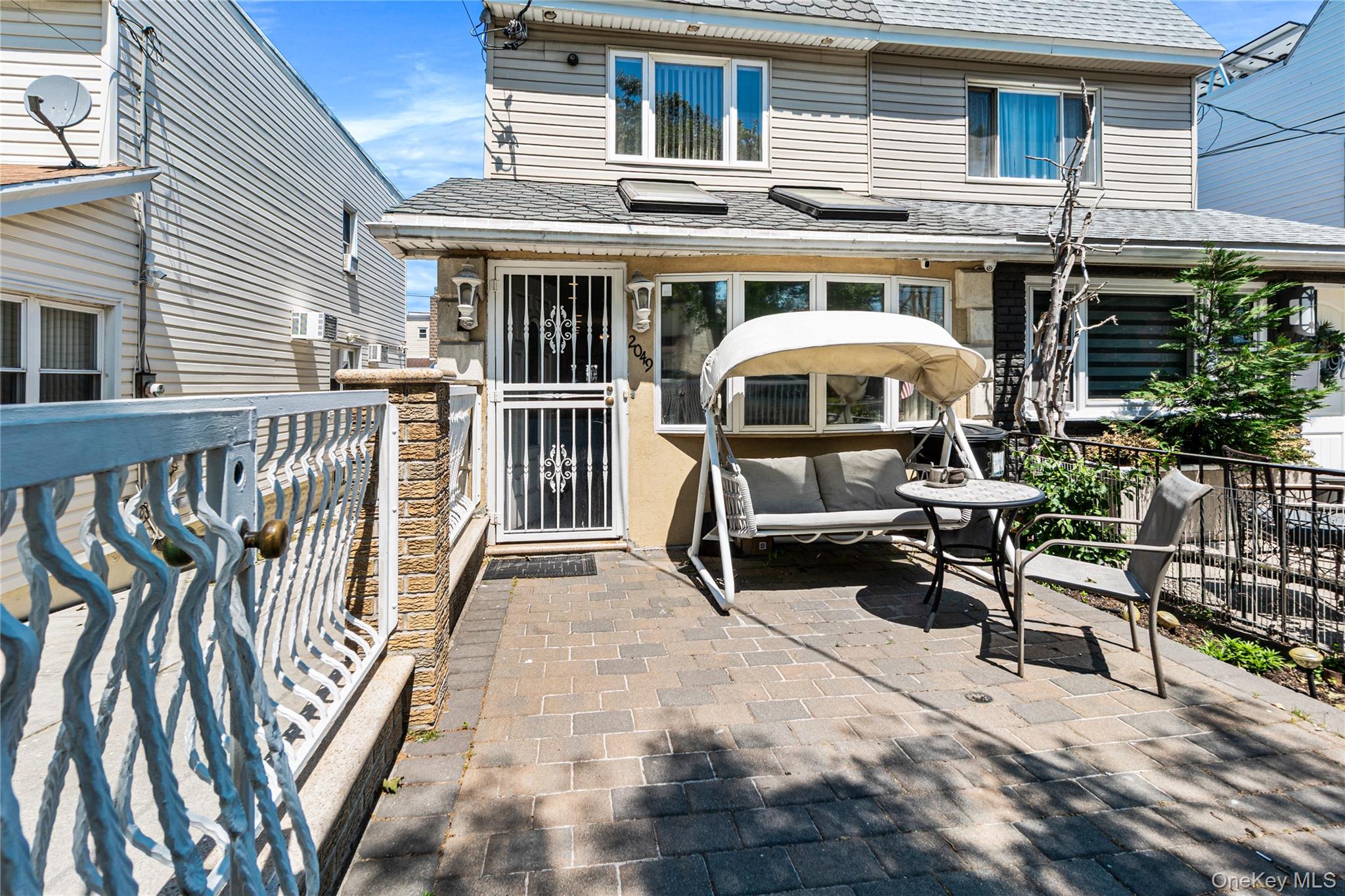 2049 E 71st Street