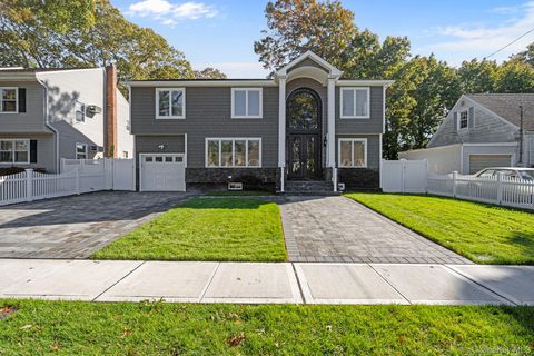 Photo of 33 6th Avenue, Massapequa Park, NY 11762 (MLS # 927652)