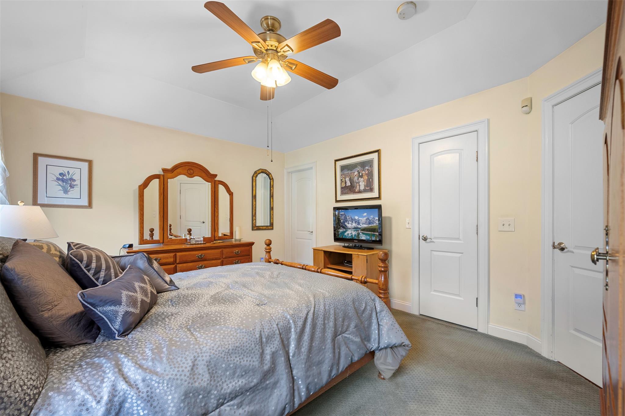 7 White Oak Court #7, Coram, New York image 25