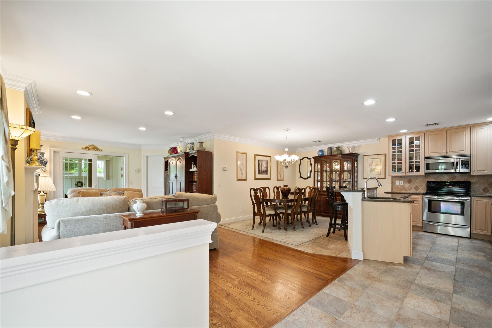 7 White Oak Court #7, Coram, New York image 9