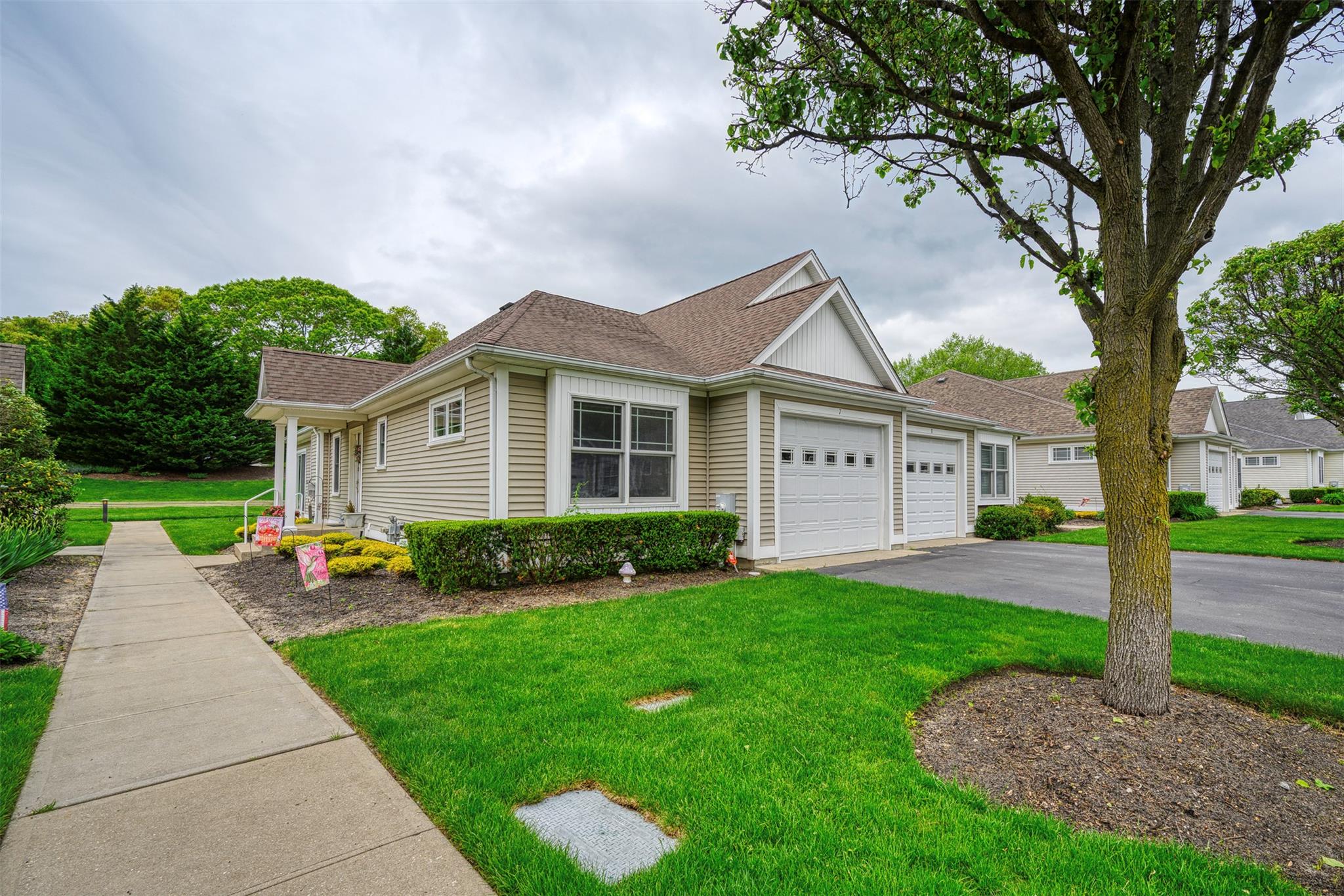 7 White Oak Court #7, Coram, New York image 4