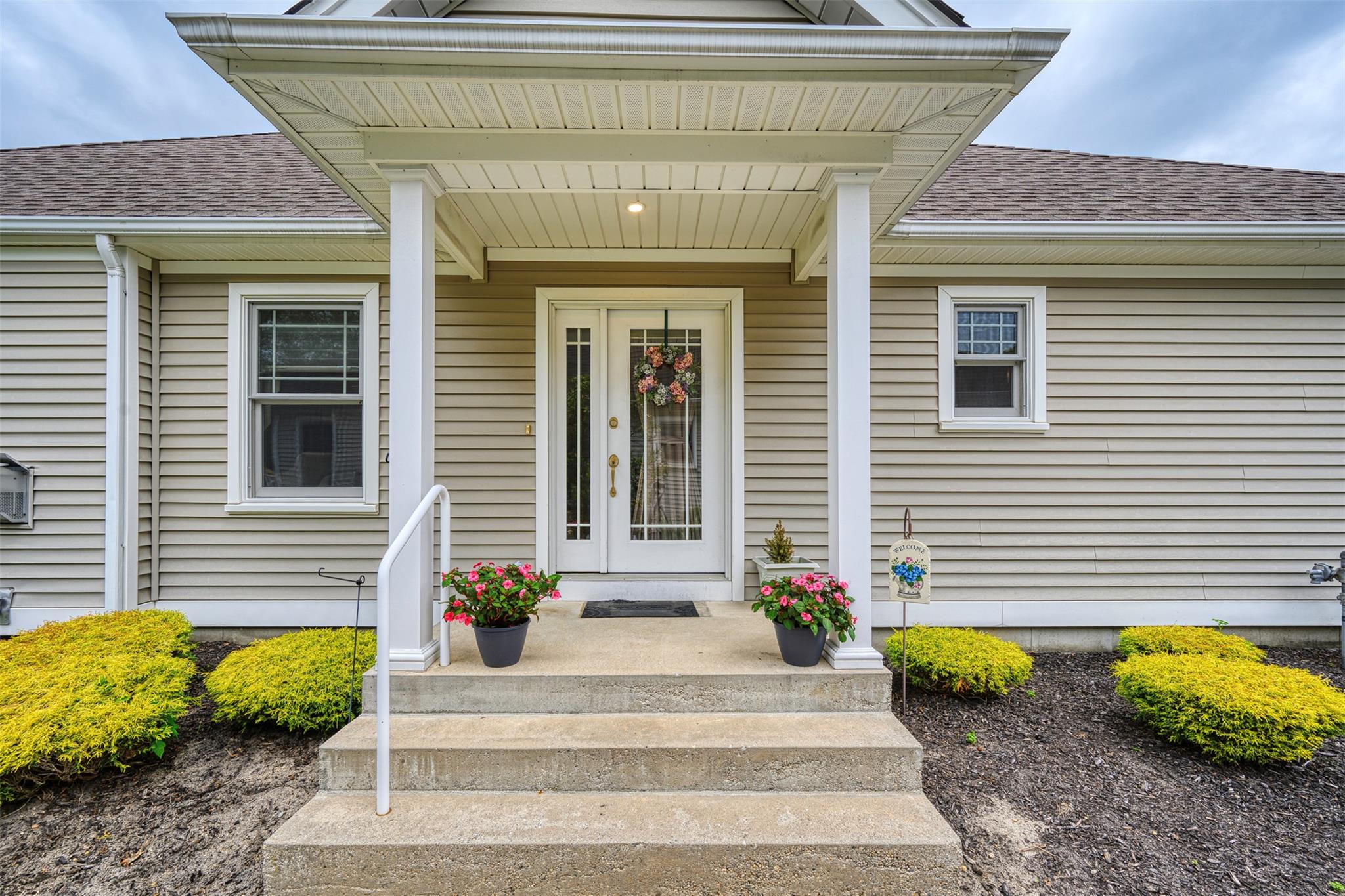 7 White Oak Court #7, Coram, New York image 3