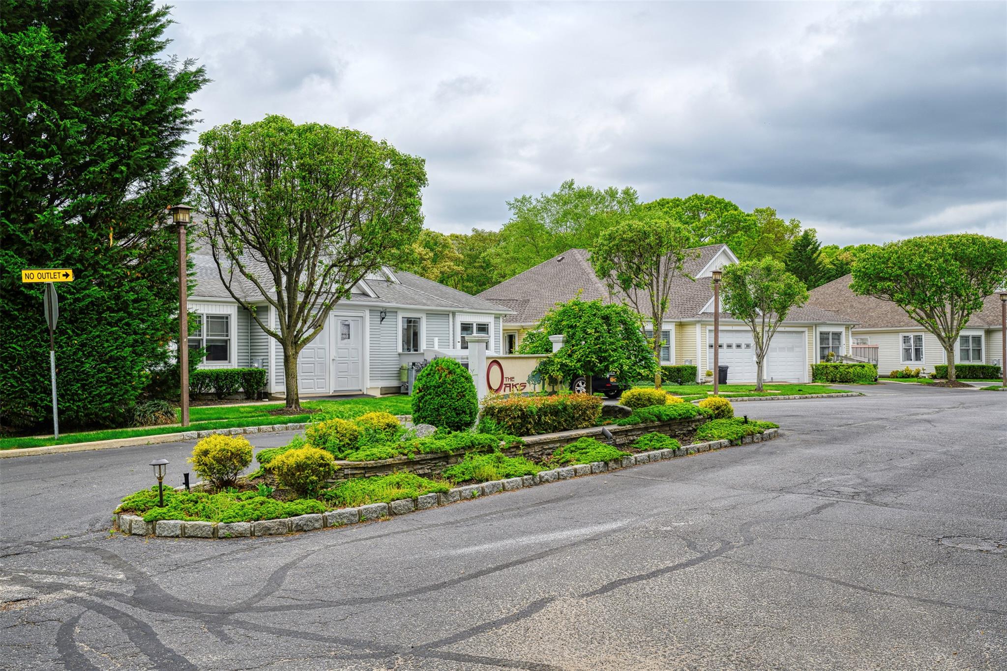 7 White Oak Court #7, Coram, New York image 2
