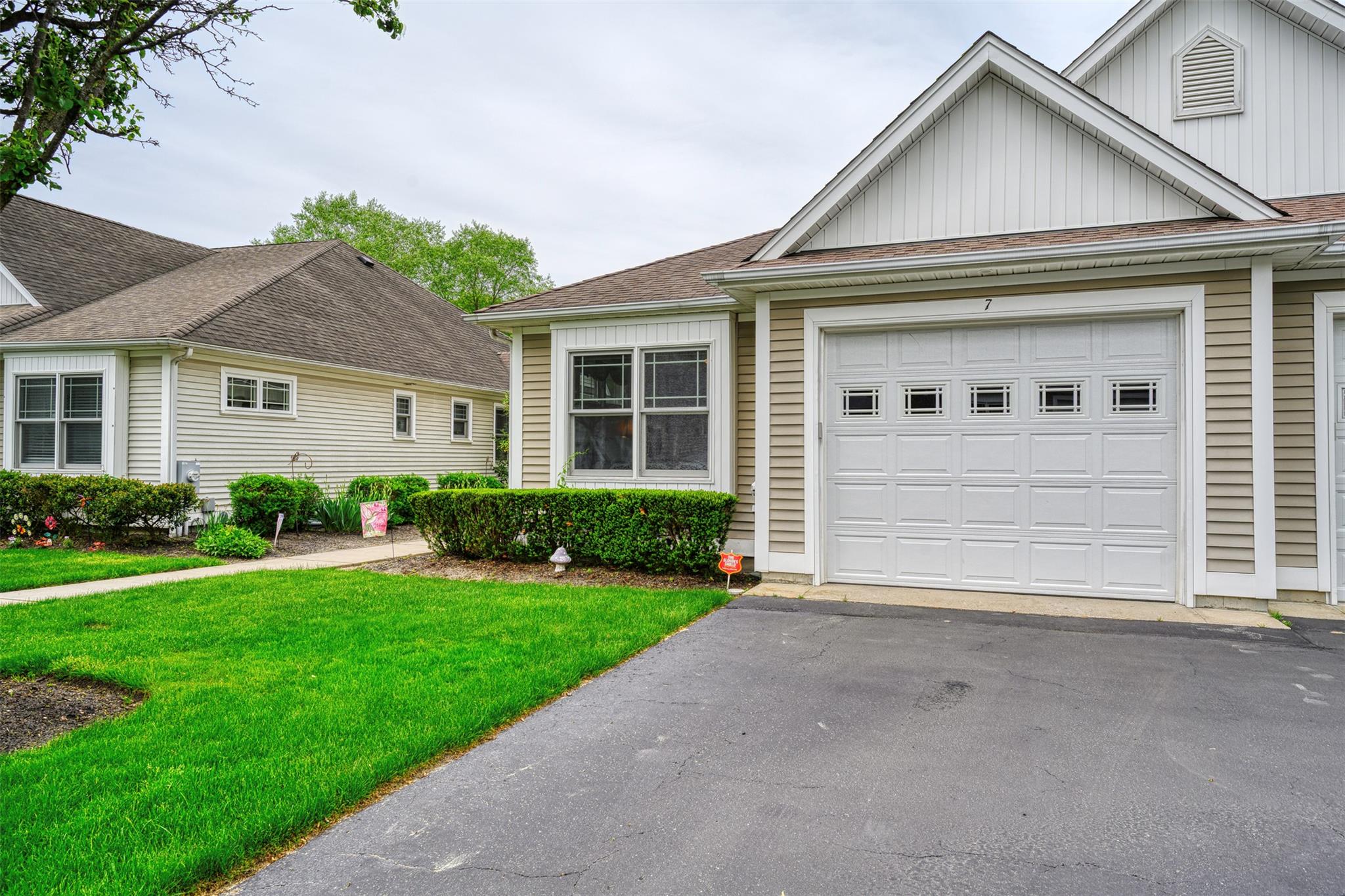 7 White Oak Court #7, Coram, New York image 5