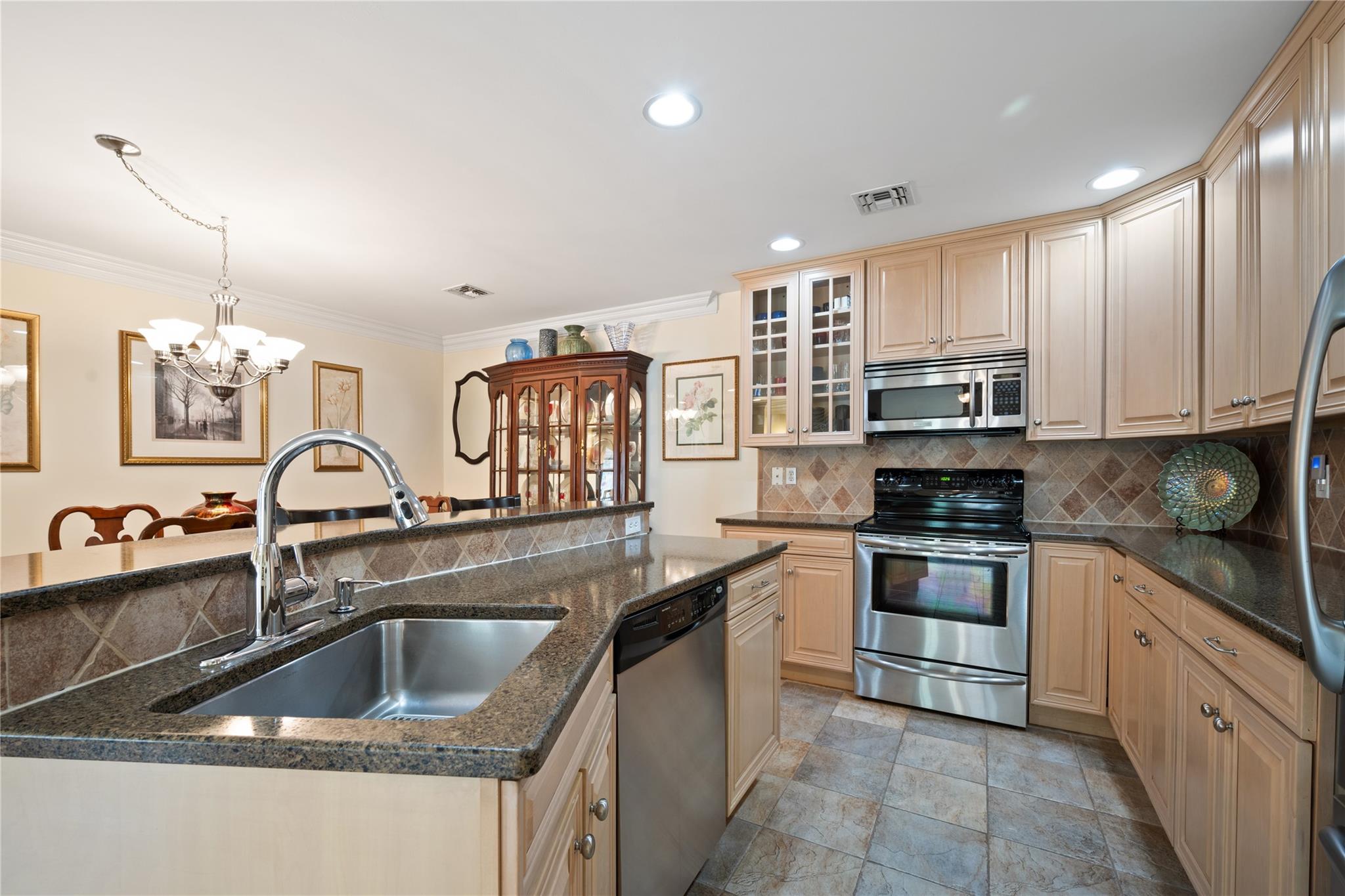 7 White Oak Court #7, Coram, New York image 17