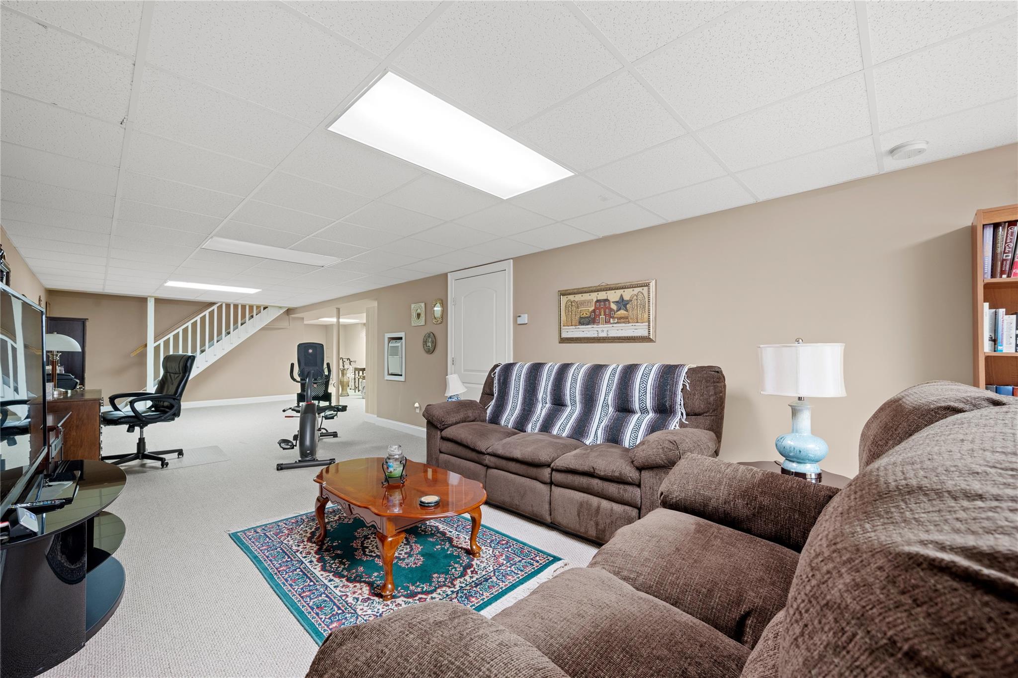 7 White Oak Court #7, Coram, New York image 40