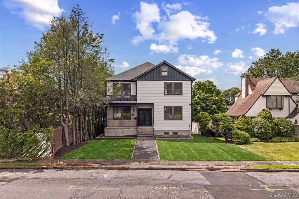 Photo of 631 N Broadway, Yonkers, NY 10701 (MLS # 1034076)