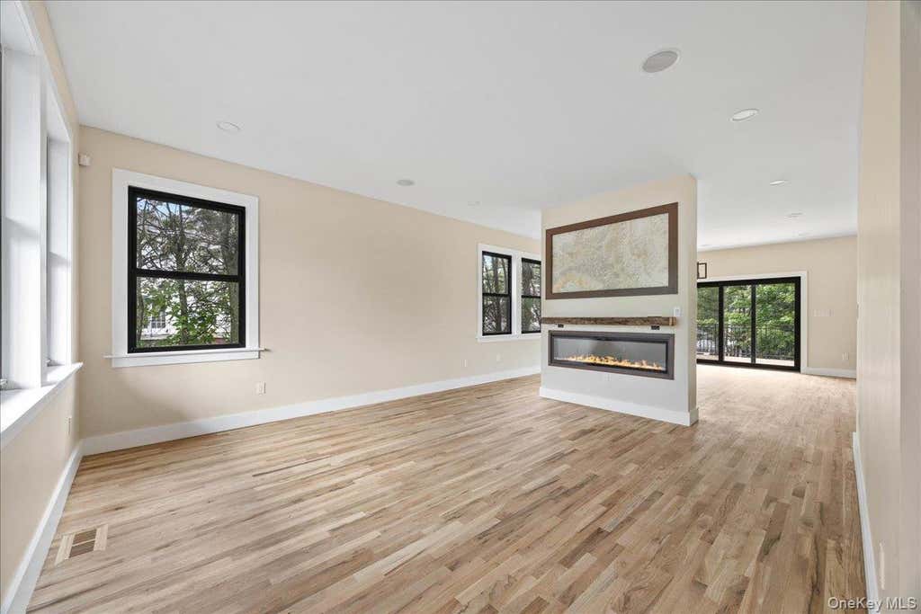 Photo of 631 N Broadway, Yonkers, NY 10701 (MLS # 1034076)