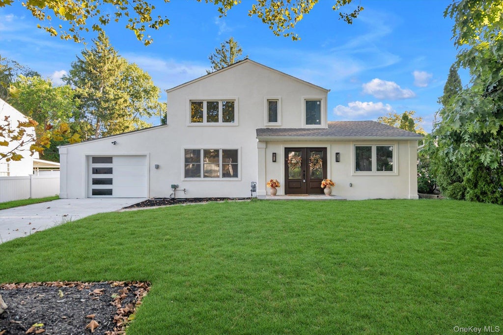 Photo of 66 Peachtree Lane, Roslyn Heights, NY 11577 (MLS # 1052992)