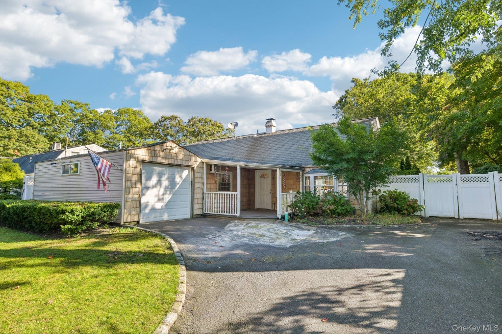 Photo of 3 Reydon Way, Farmingville, NY 11738 (MLS # 1063120)
