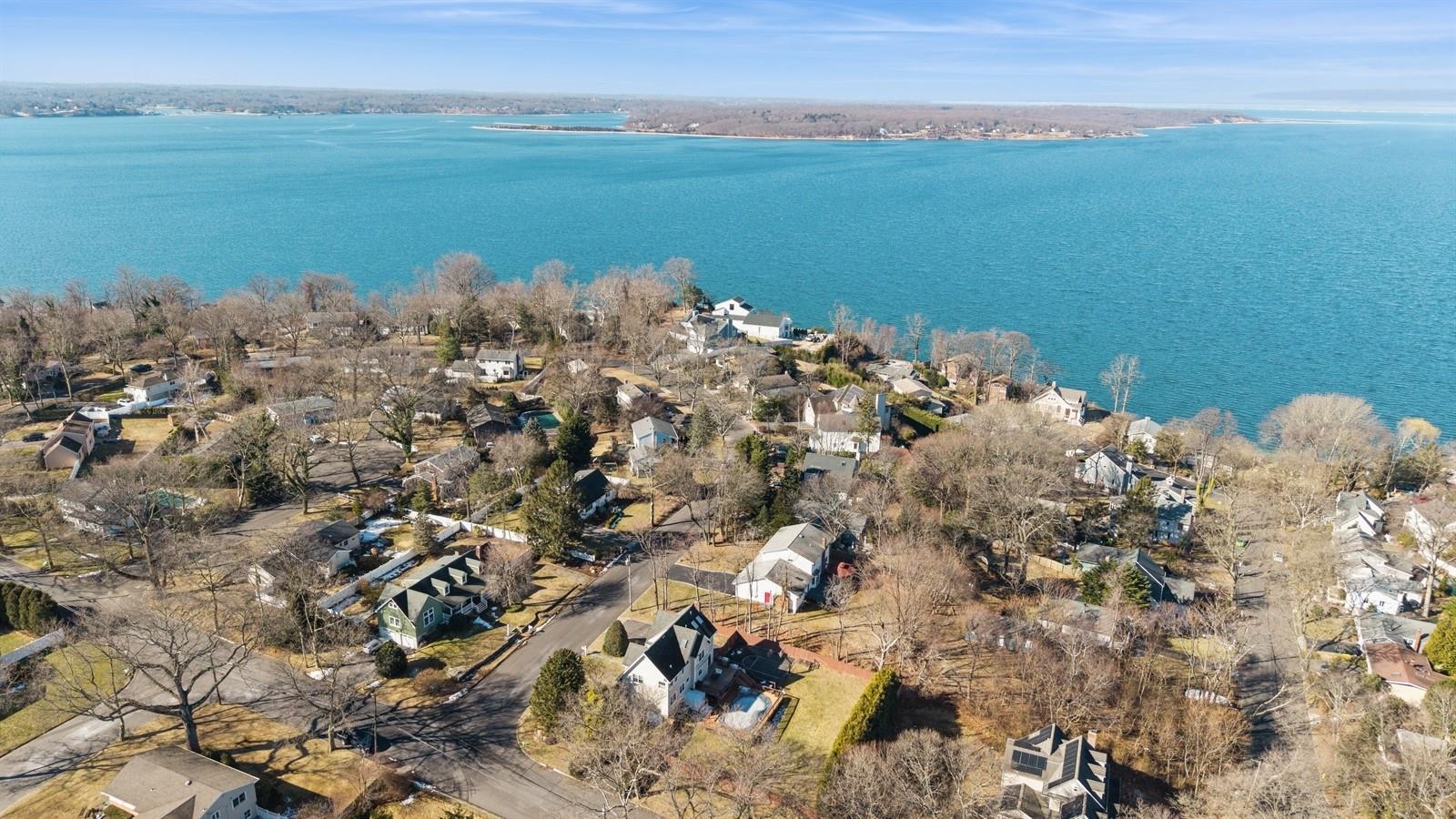 9 Drake Place, North Port, New York image 4