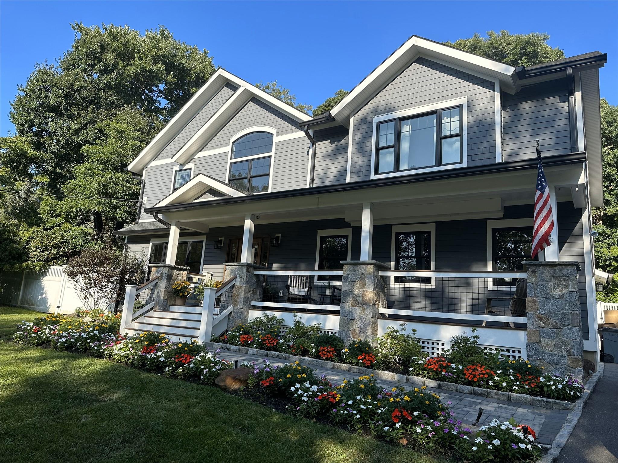 9 Drake Place, North Port, New York image 5