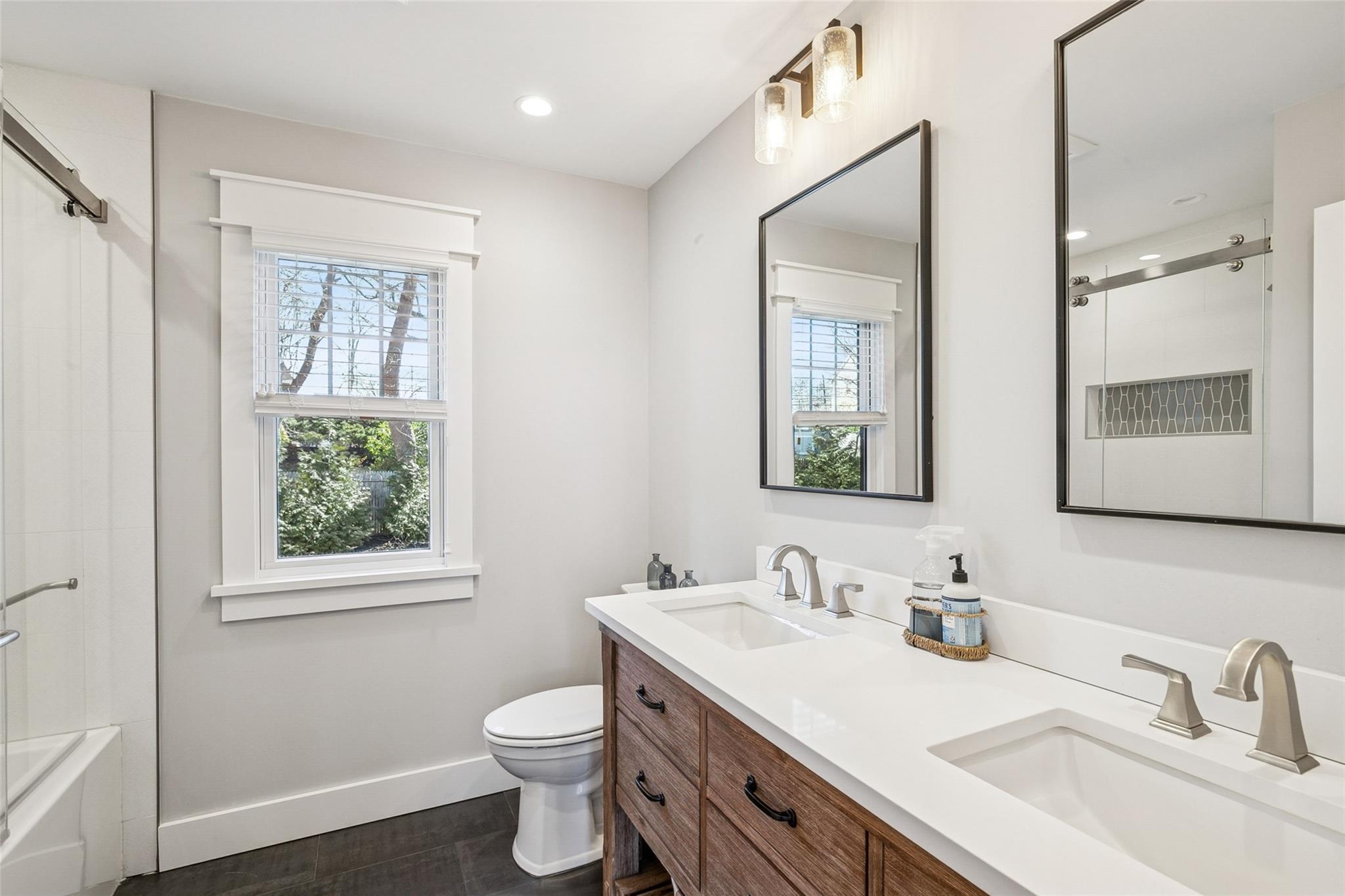 9 Drake Place, North Port, New York image 23