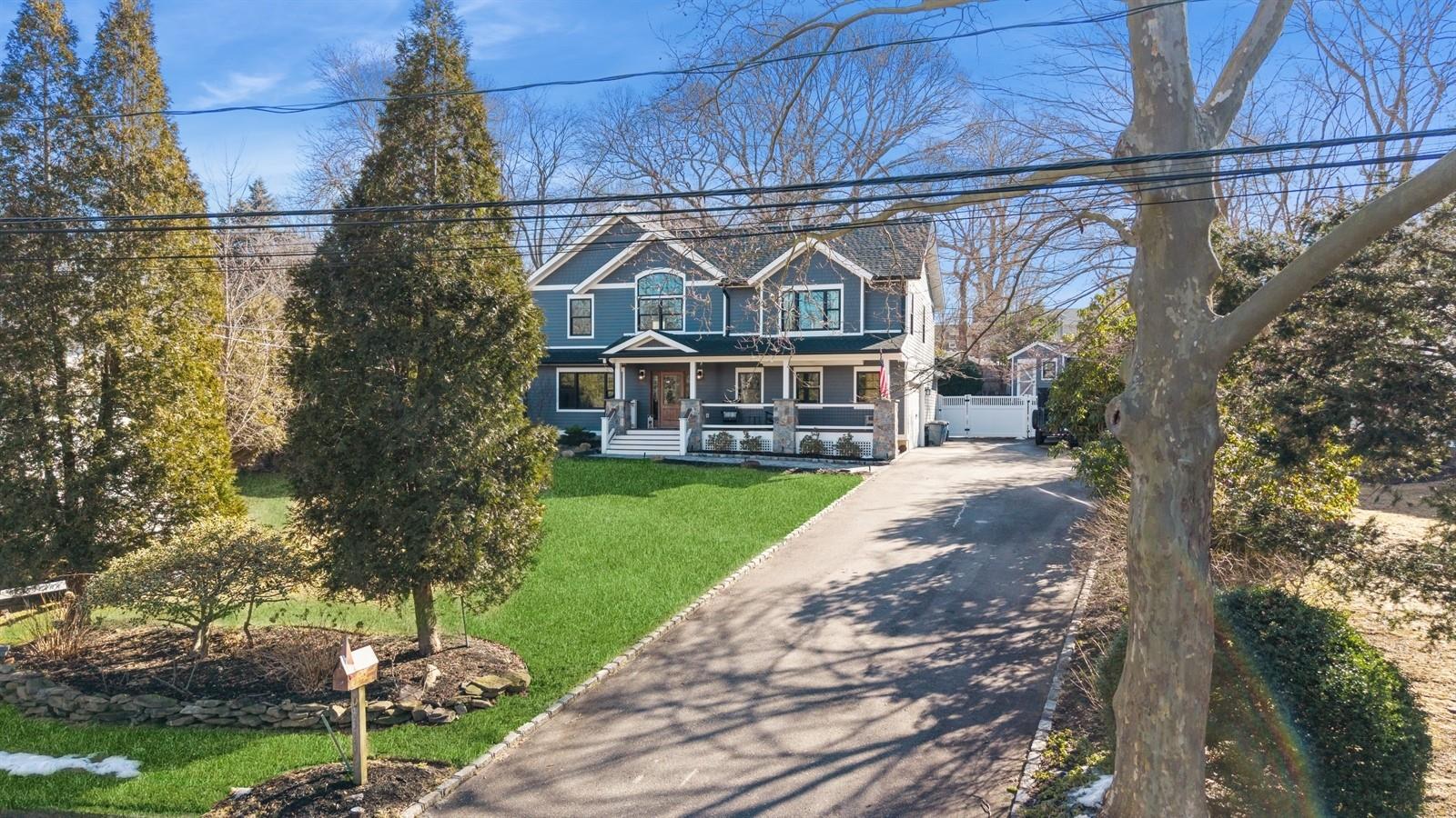 9 Drake Place, North Port, New York image 2