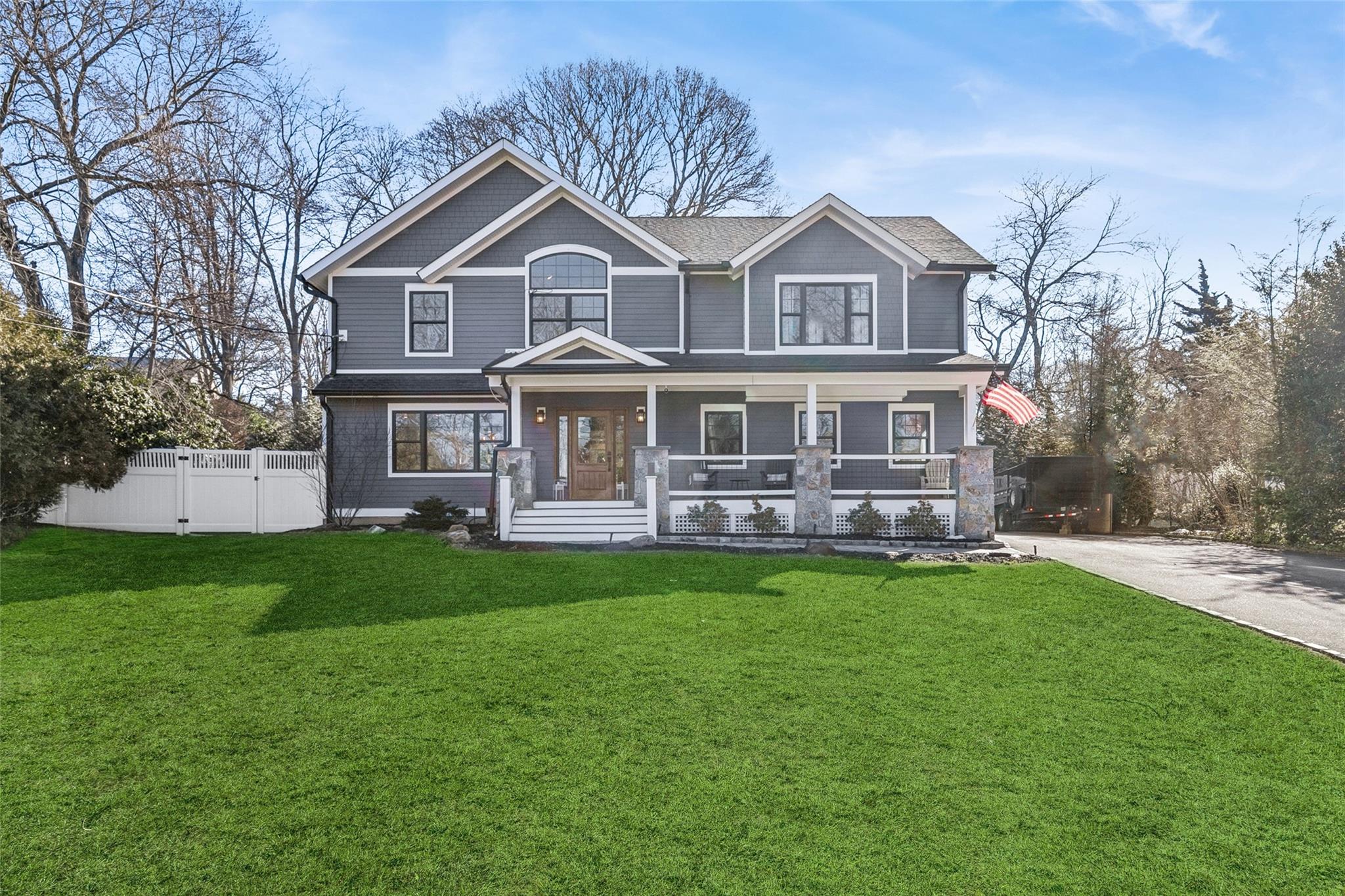 9 Drake Place, North Port, New York image 1