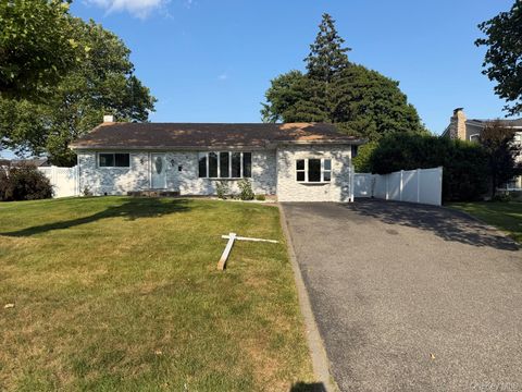 Homes For Rent - 5 Plum Tree Lane<br/> Commack, NY 11725