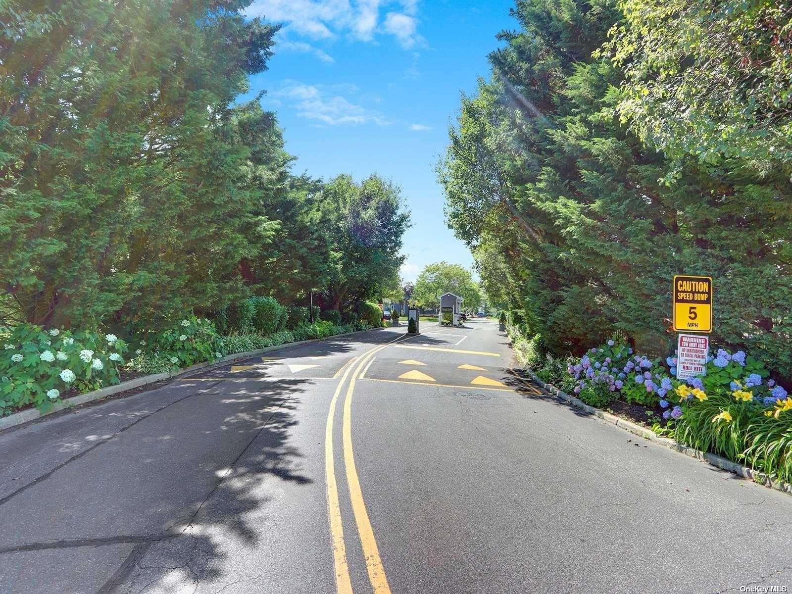 159 Alicia Drive, North Babylon, New York image 2