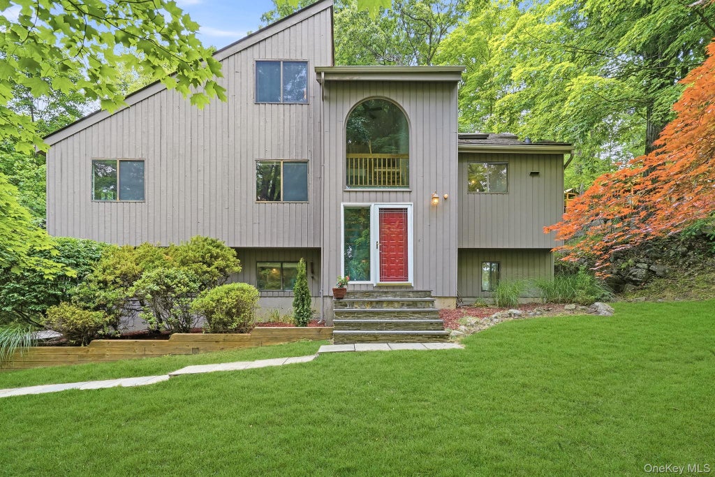 Photo of 43 Powder Horn Road, Cortlandt Manor, NY 10567 (MLS # 994182)