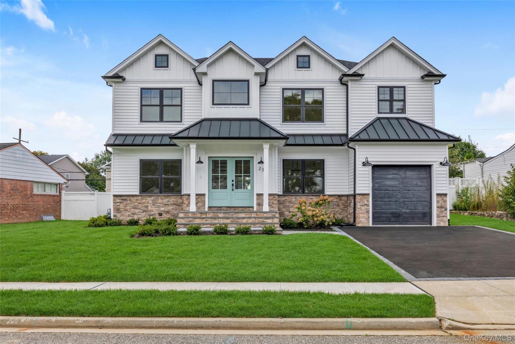 Photo of 23 Garden Circle, Syosset, NY 11791 (MLS # 1016366)