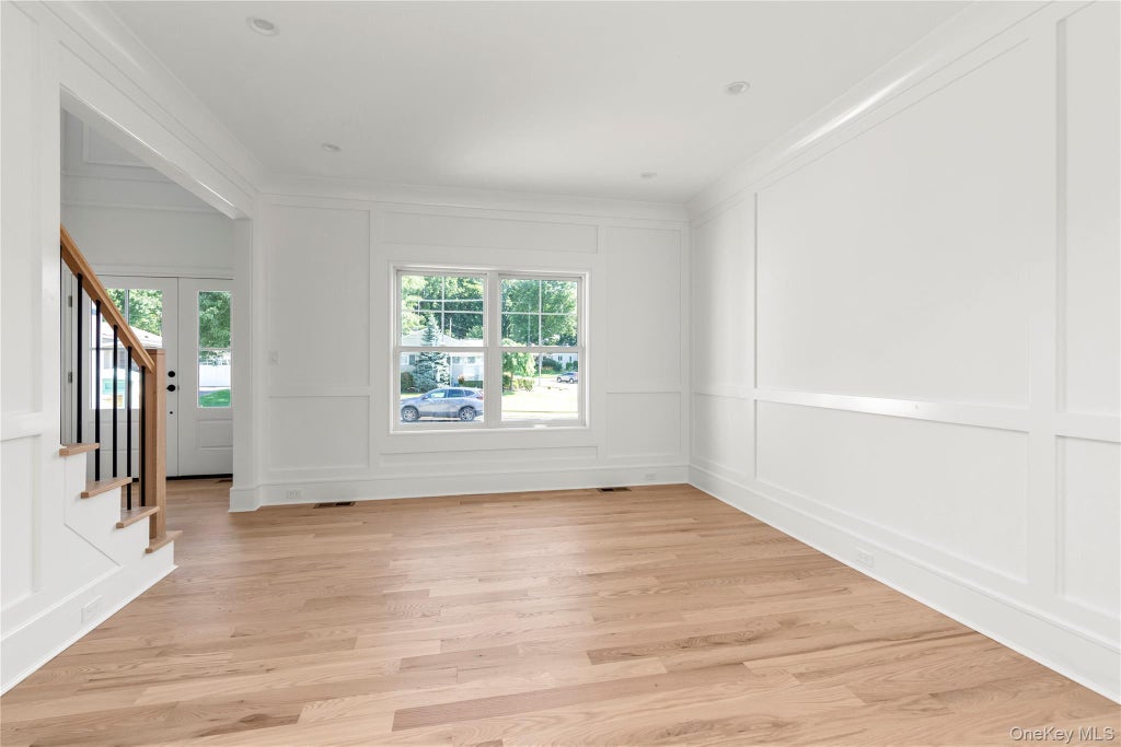 Photo of 23 Garden Circle, Syosset, NY 11791 (MLS # 1016366)