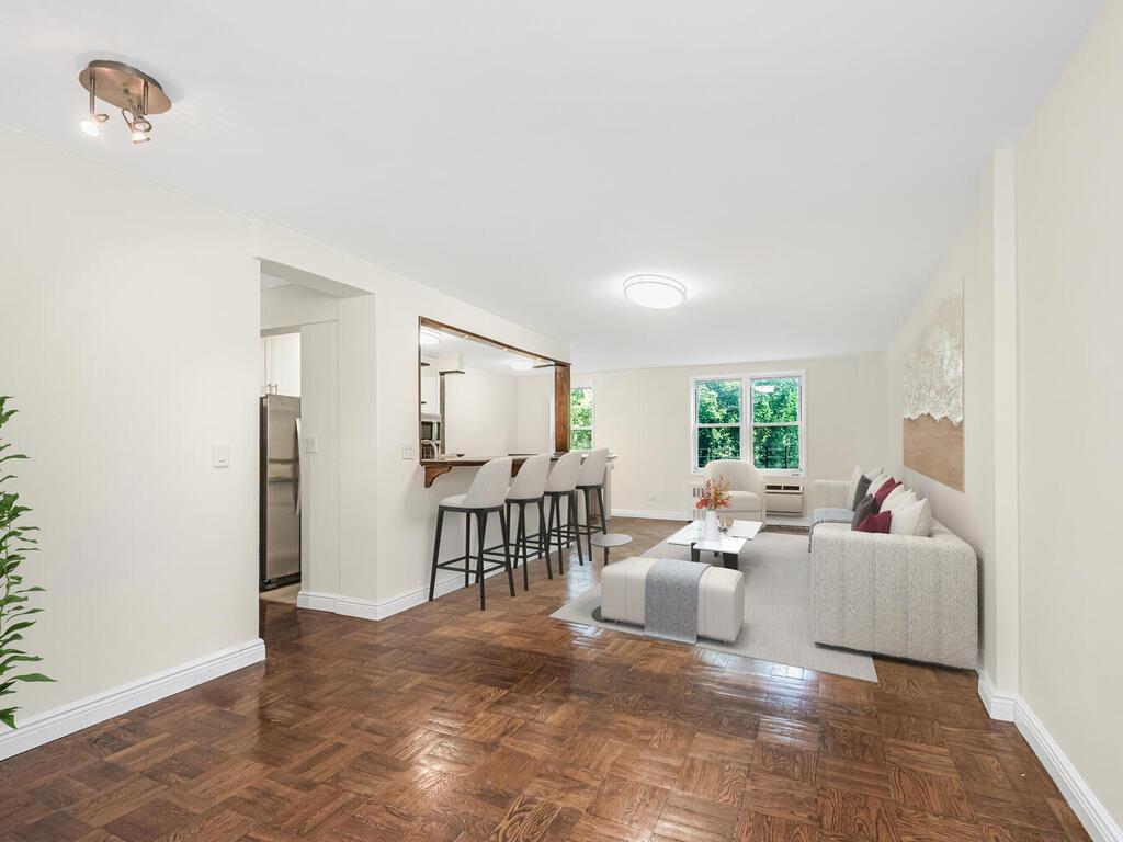 Independence Avenue 2F, Bronx, New York - 2 Bedrooms  
1 Bathrooms  
4 Rooms - 