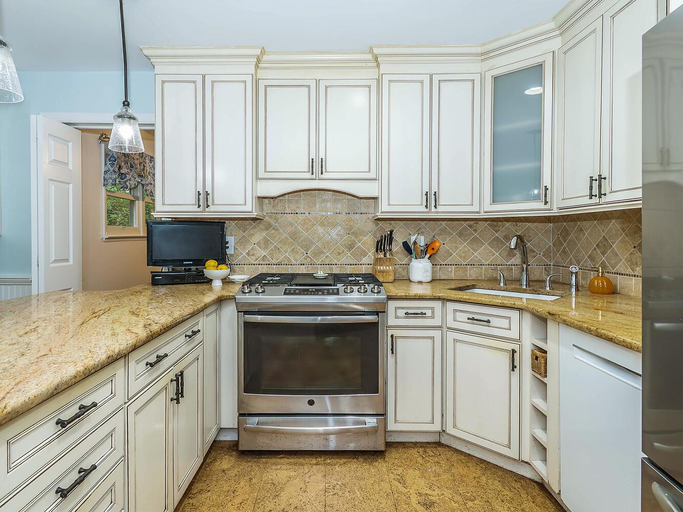 348 Littleworth Lane, Sea Cliff, New York image 13