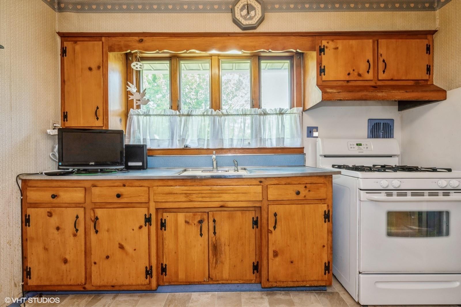 2957 Bellport Avenue, Wantagh, New York image 10