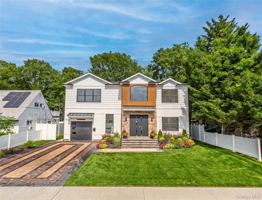 172 CHOIR LN, WESTBURY, NY 11590 - Image b32ae2cdef01438e63379fa322fbdb05/455660348