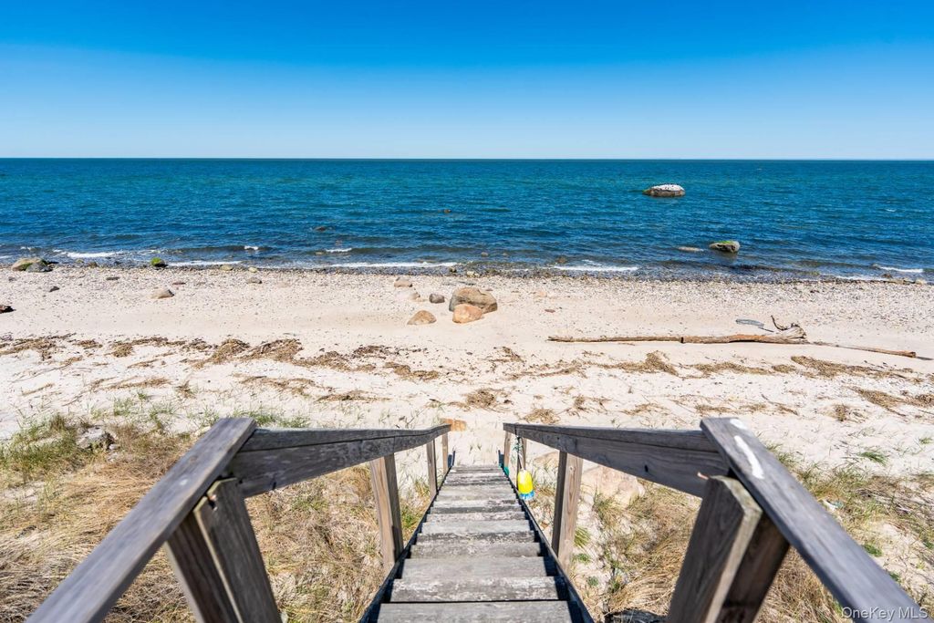 Photo of 4105 Soundview Avenue, Mattituck, NY 11952 (MLS # 963336)