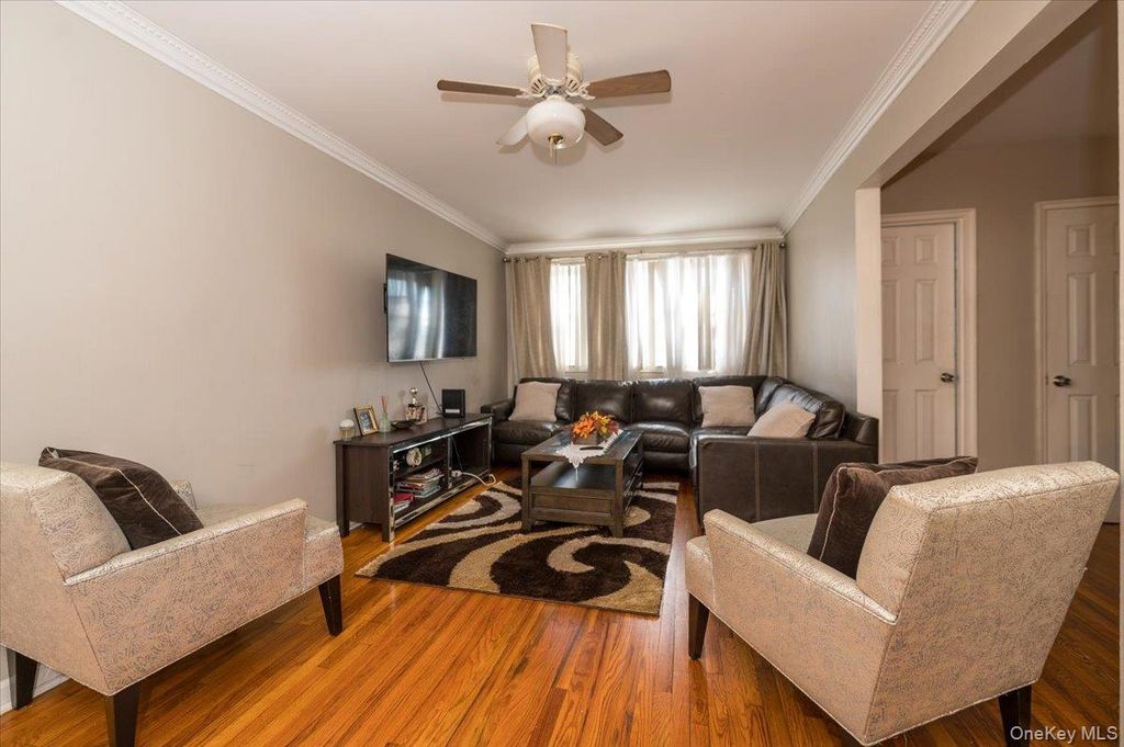 Photo of 2515 Eastchester Road, Bronx, NY 10469 (MLS # 976172)