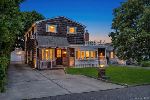 Photo of 29 Pearsall Street, Babylon, NY 11702 (MLS # 1009346)