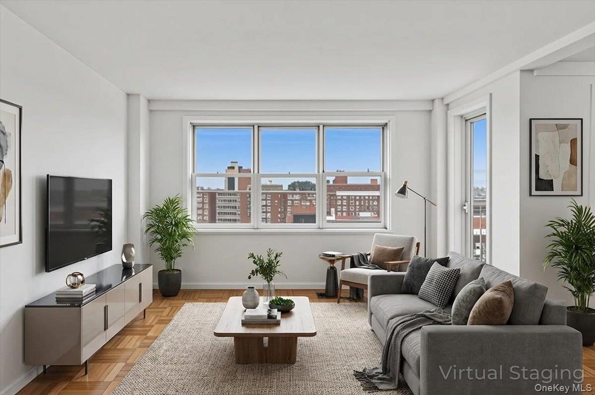 3935 Blackstone Avenue 10D