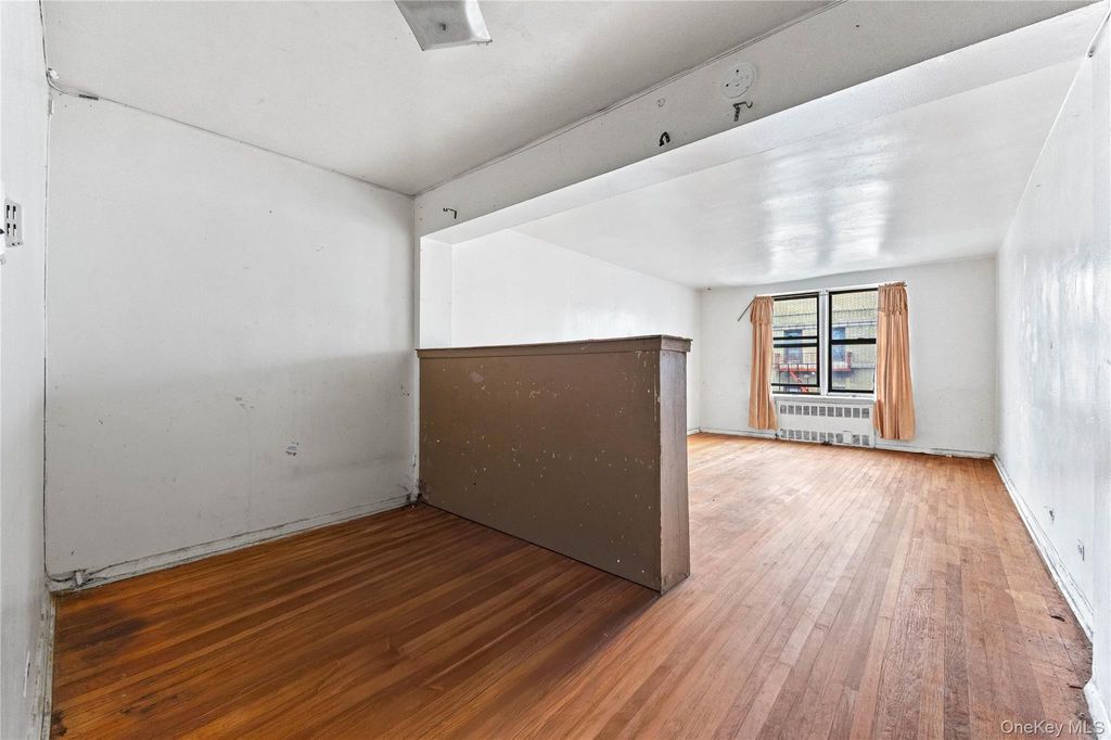 Photo of 2830 Briggs Avenue #5E, Bronx, NY 10458 (MLS # 1000341)