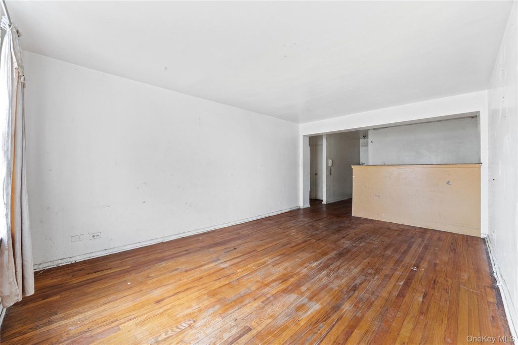 Photo of 2830 Briggs Avenue #5E, Bronx, NY 10458 (MLS # 1000341)