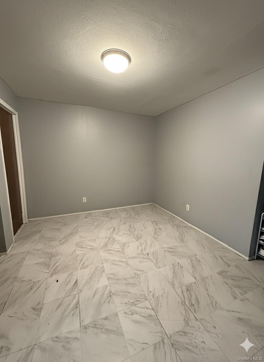 854 Throgs Neck Expwy