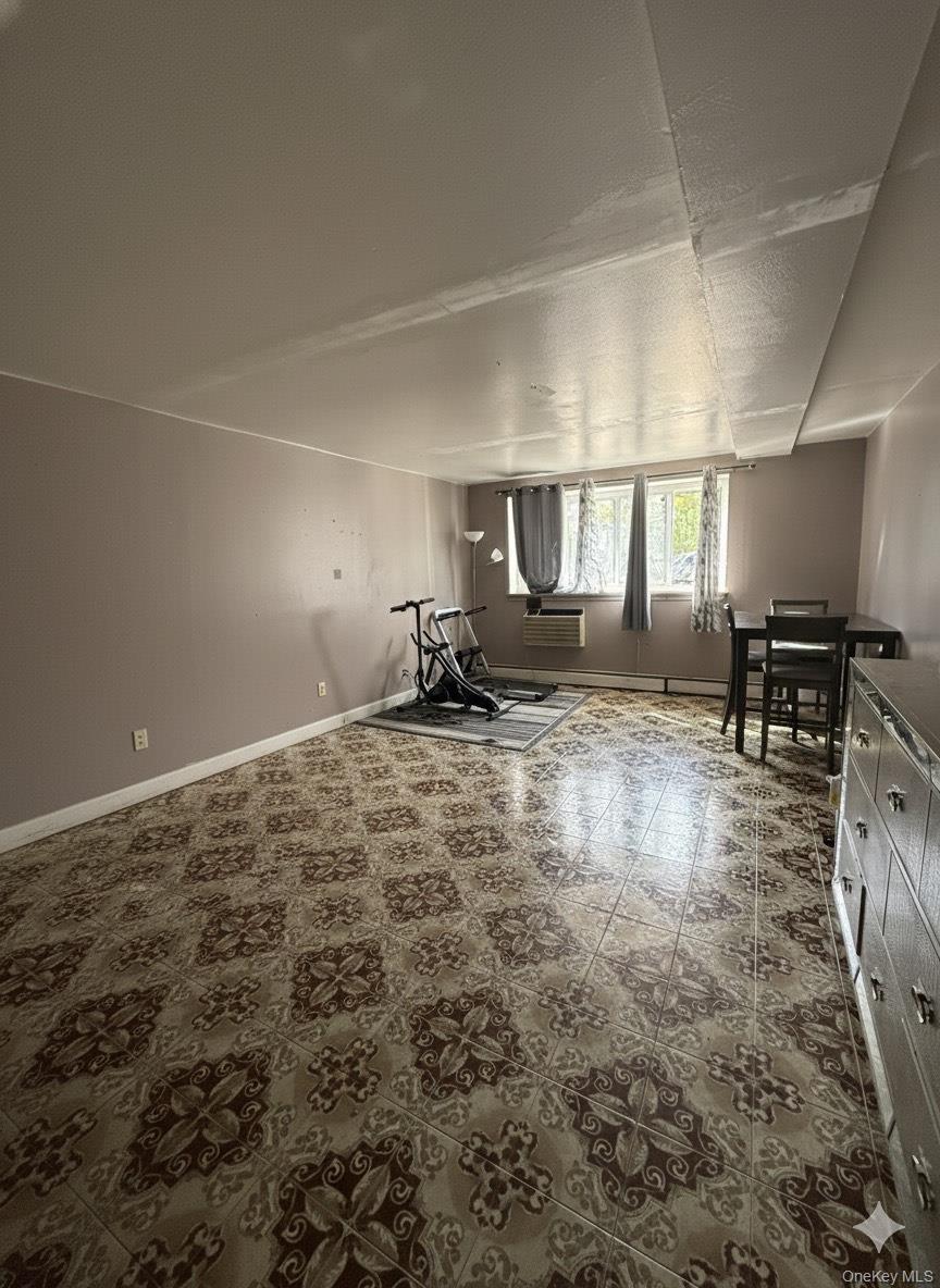 854 Throgs Neck Expwy