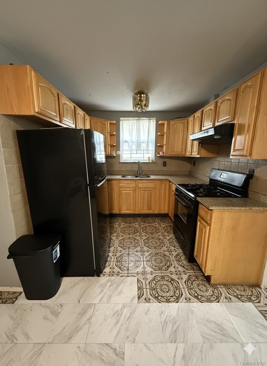 854 Throgs Neck Expwy