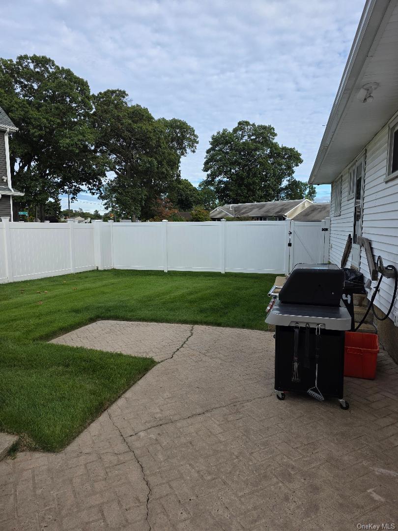 Photo of 654 Carlyle Avenue, Franklin Square, NY 11010 (MLS # 1042714)