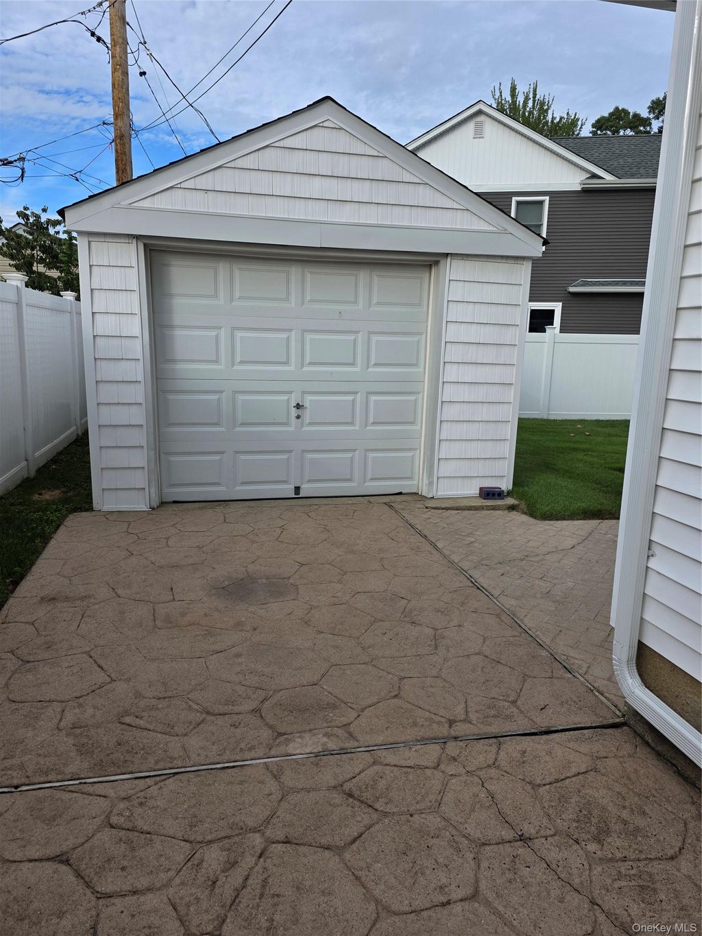 Photo of 654 Carlyle Avenue, Franklin Square, NY 11010 (MLS # 1042714)