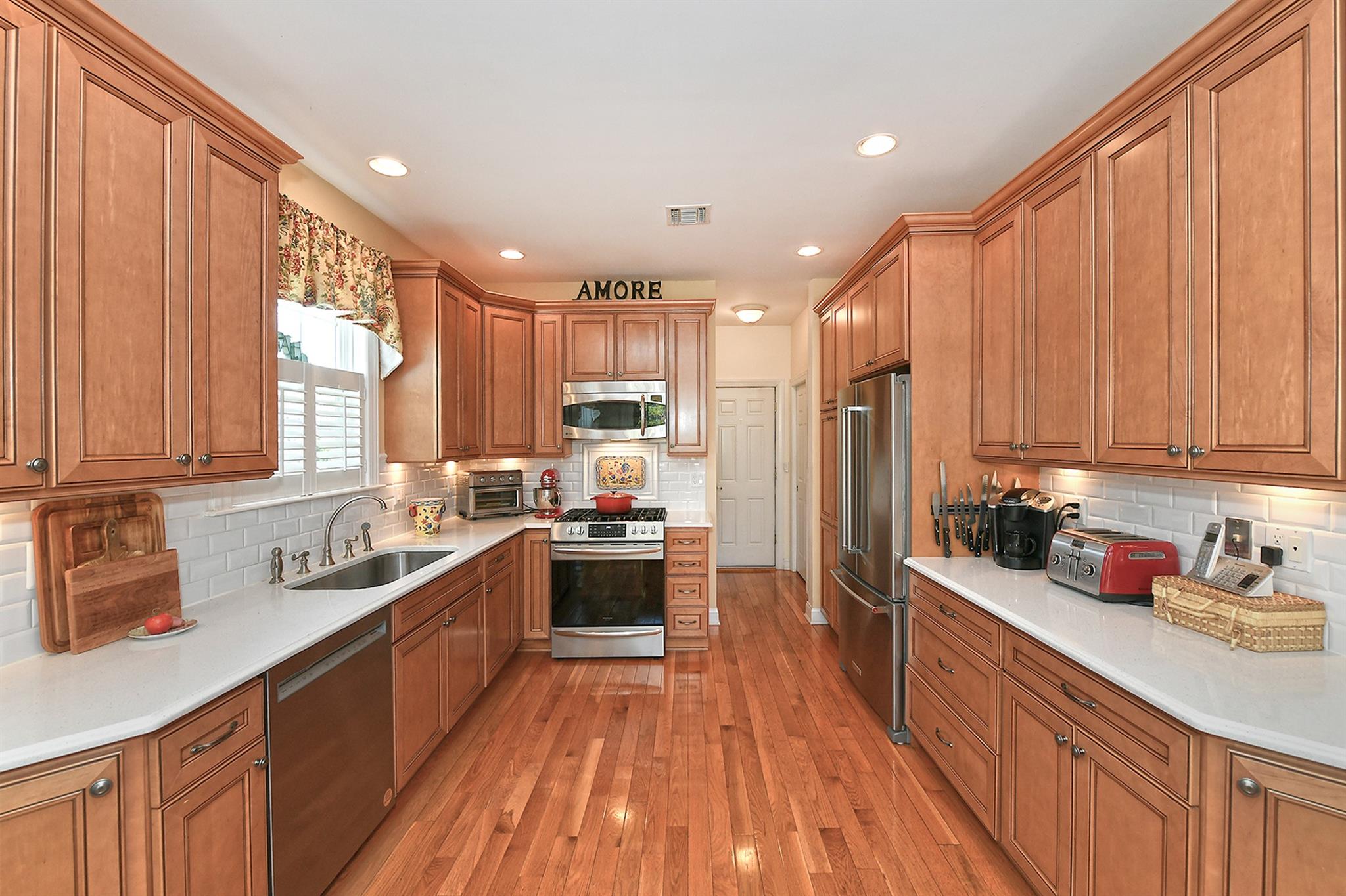 64 Wake-robin Lane, Aquebogue, New York image 18