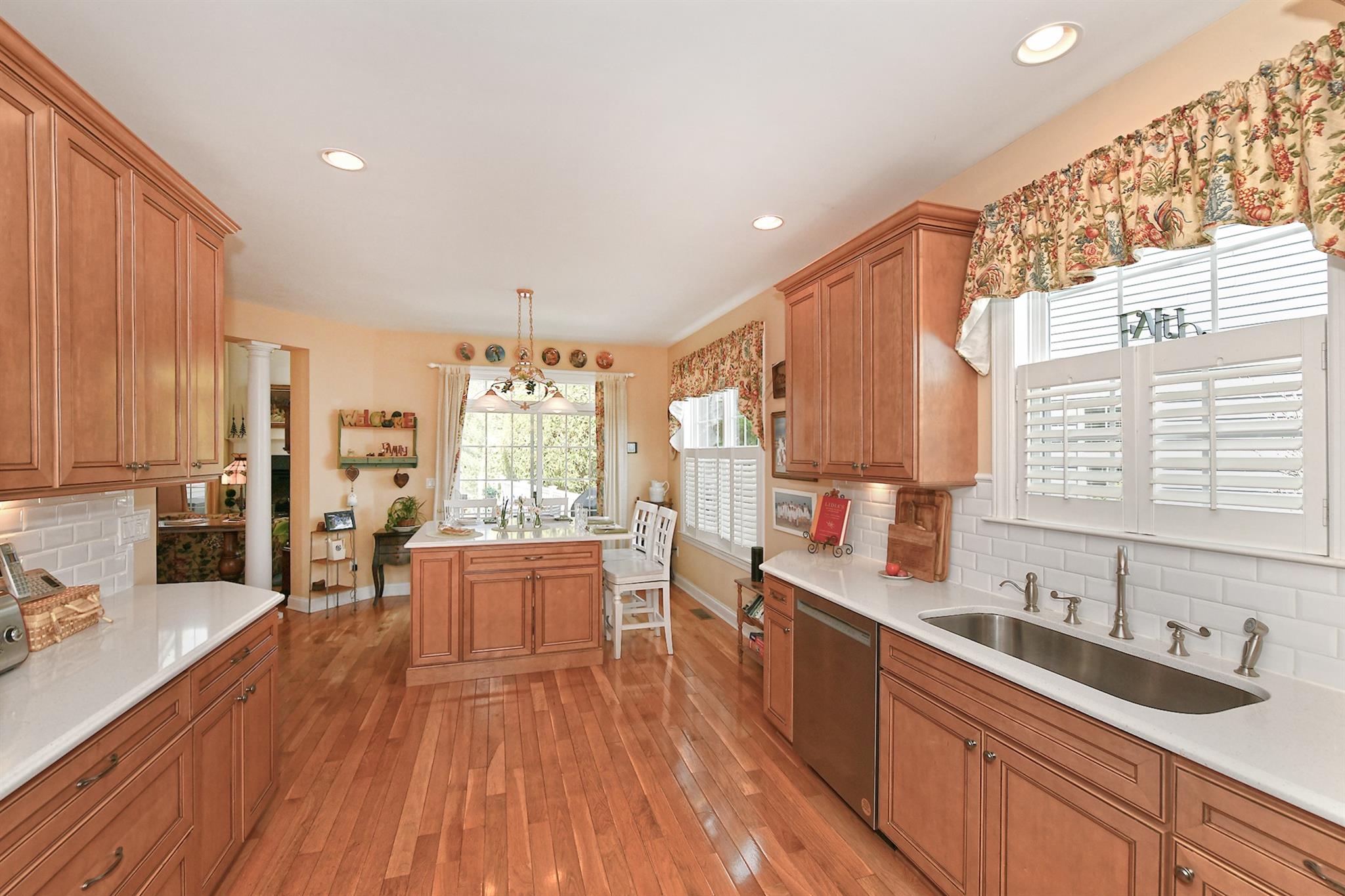 64 Wake-robin Lane, Aquebogue, New York image 19