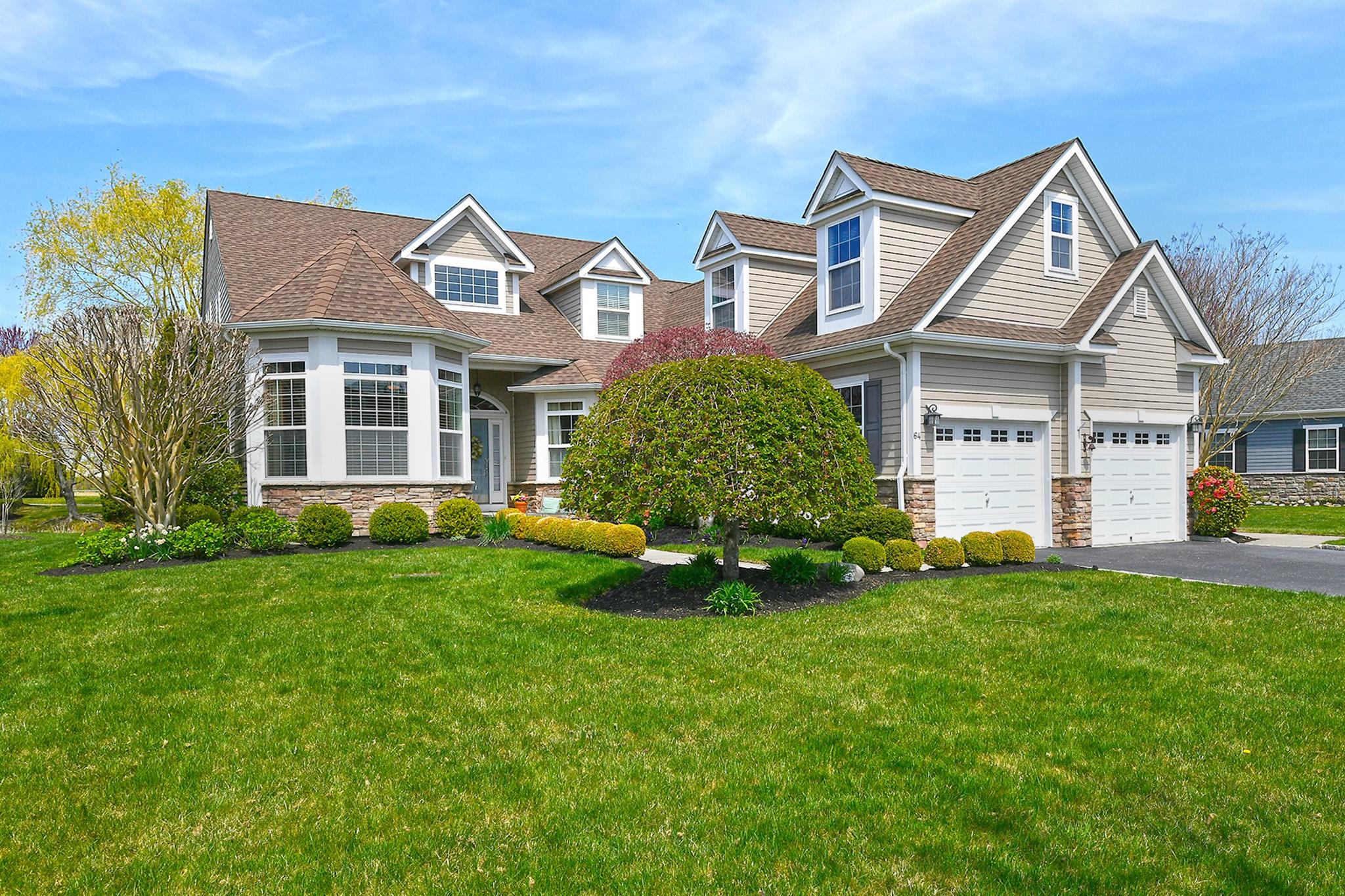 64 Wake-robin Lane, Aquebogue, New York image 2
