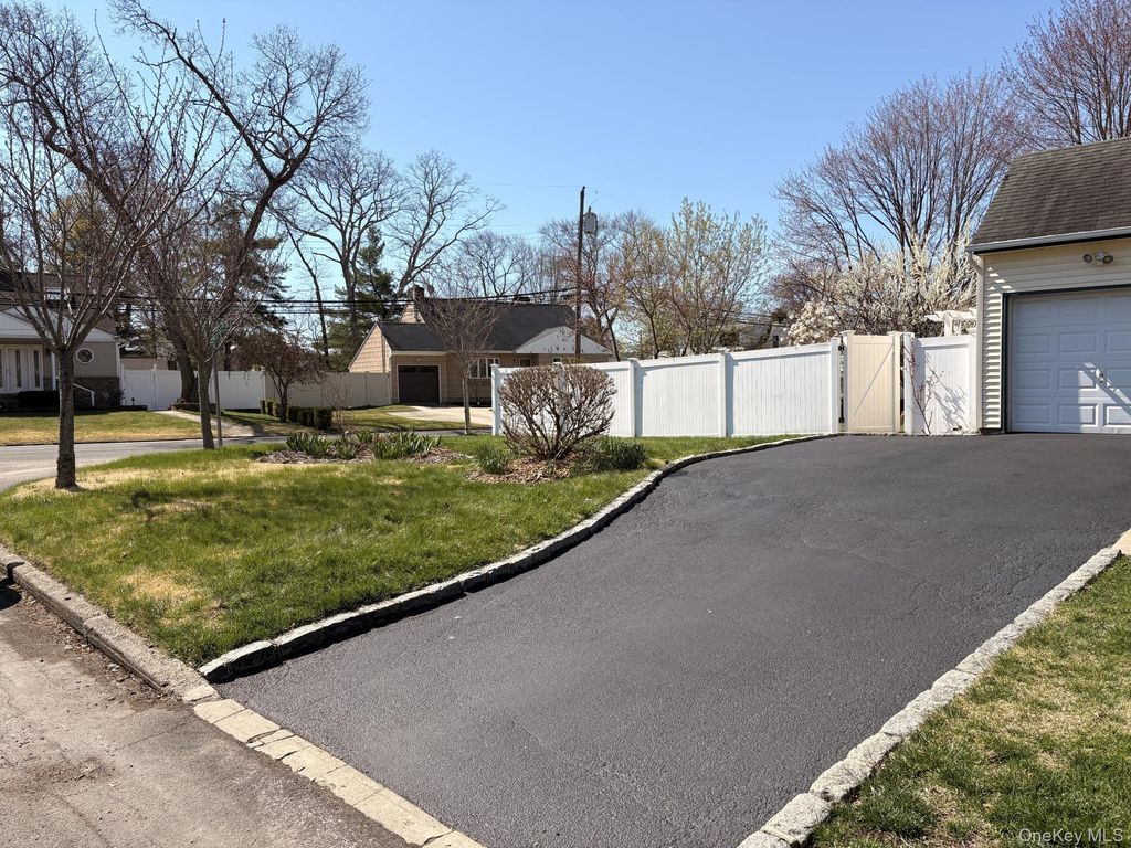 Photo of 3 Barnfield Place, North Babylon, NY 11703 (MLS # 988129)